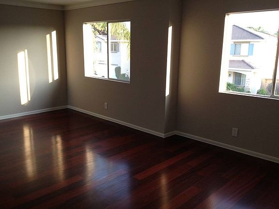 4th image of 1061 Camellia Ct