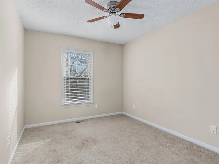 527 Pine Tops Ct — Photo 17
