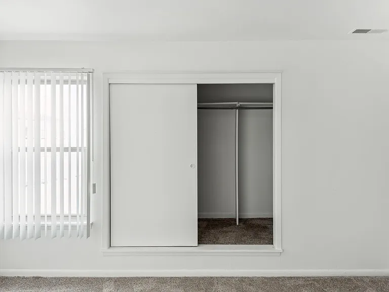 Kimberly Club Apartments — Photo 38