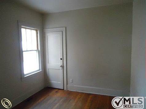 261-904720- Bedroom 2-1.JPG