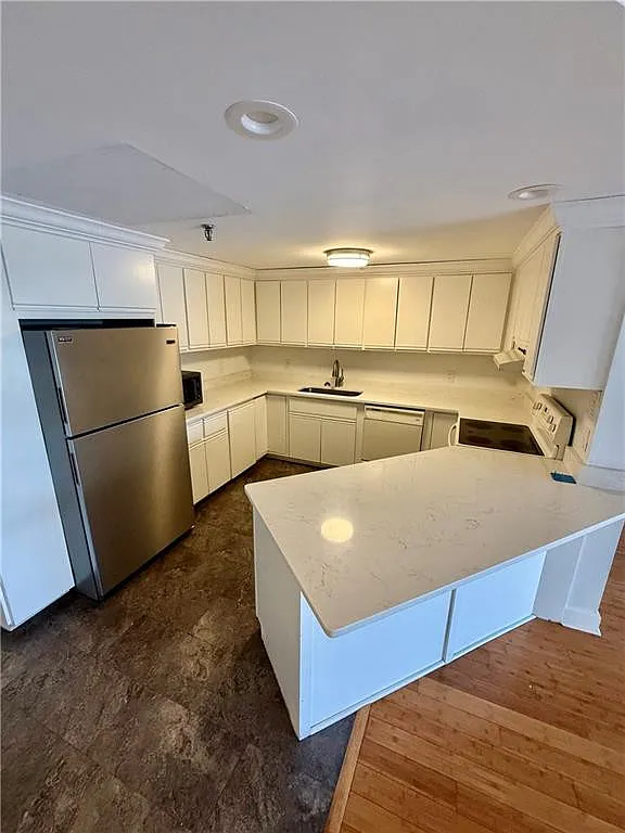 1 Marina Dr — Photo 1