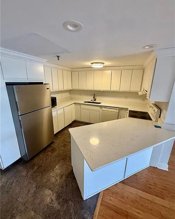 1 Marina Dr
