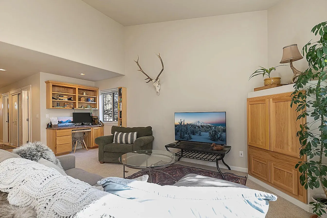 2 bed, 2.5 bath, 1300 sqft, $2,500 — Photo 4