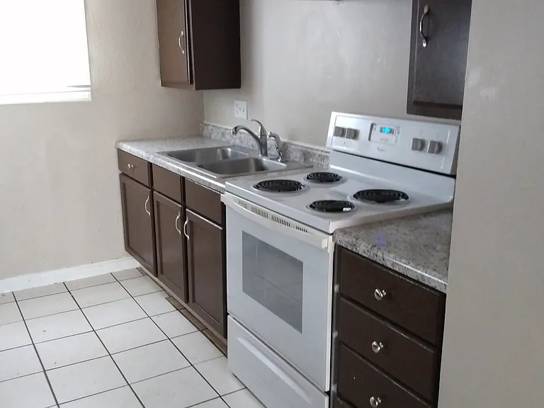 320 E State St #7 — Photo 5