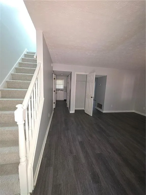 2 bed, 2.5 bath, 1160 sqft, $1,525 — Photo 2