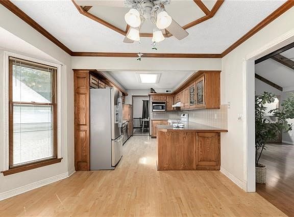 3rd image of 207 NE Bordner Dr