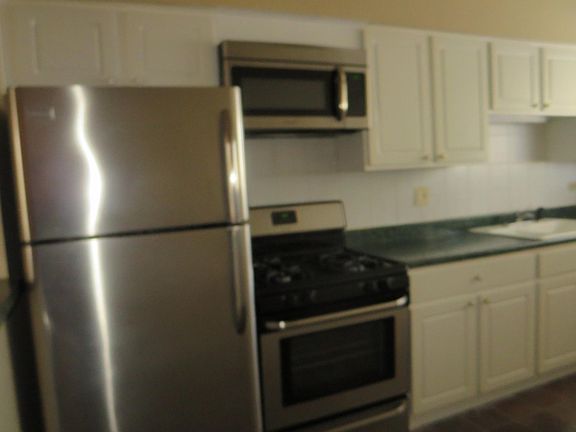 2nd image of 8018 S Hoyne Ave APT 2