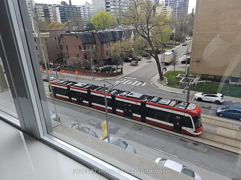 111 Saint Clair Ave W #426 — Photo 22
