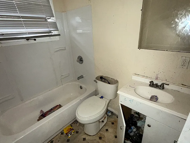 2 E Adams Dr — Photo 20
