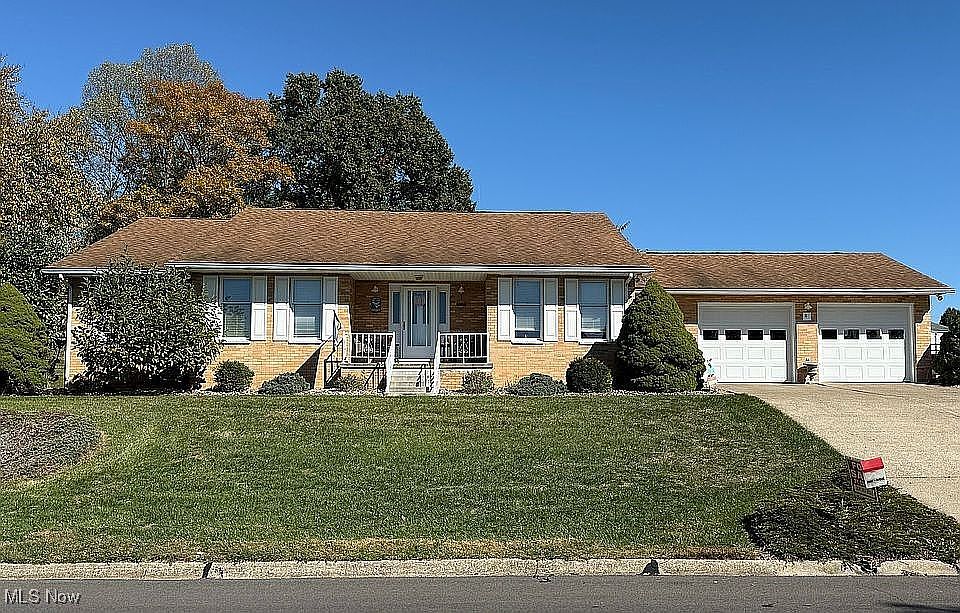 1st image of 52 S Lake Dr