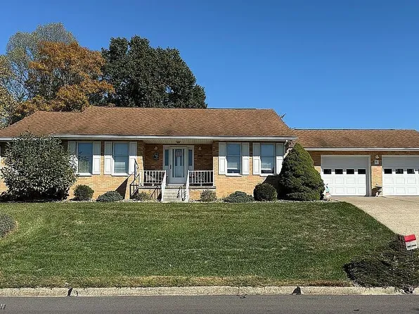 52 S Lake Dr, Parkersburg, WV 26101