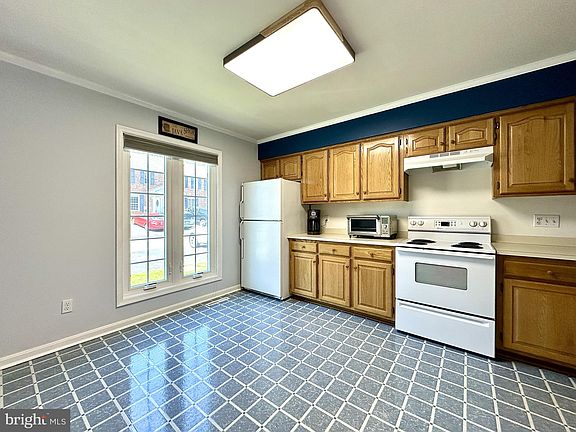 3rd image of 4711 Weatherhill Dr