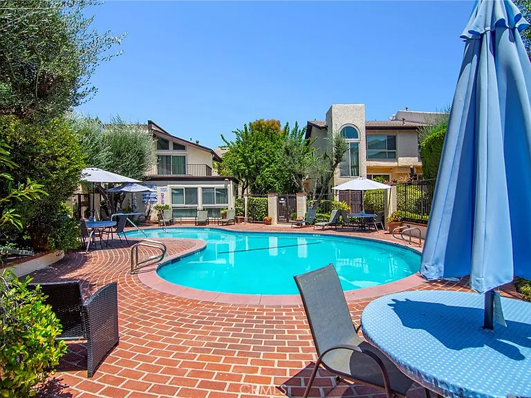 5255 Coldwater Canyon Ave #E — Photo 21