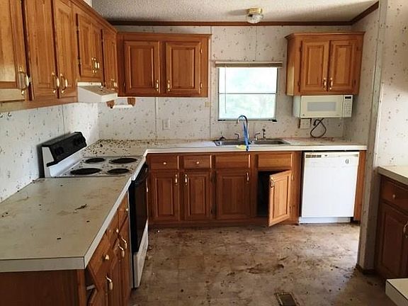 3rd image of 2862 County Road 313 Loop