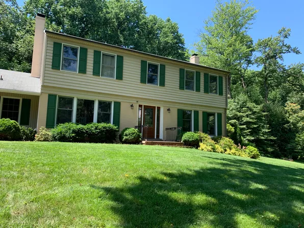 7413 Skyline Dr, Frederick, MD 21702