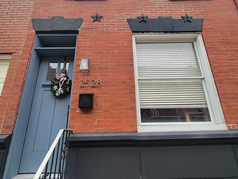 2528 S Carlisle St — Photo 2