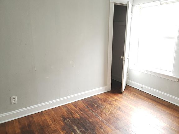 3rd image of 3550 Seymour Ave APT 3