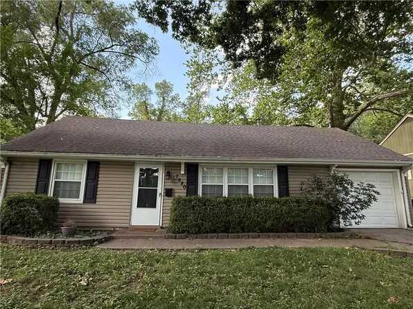 7680 Rainbow Dr, Prairie Village, KS 66208