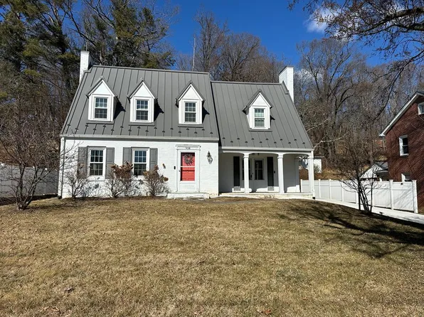 934 W Stuart Dr, Galax, VA 24333