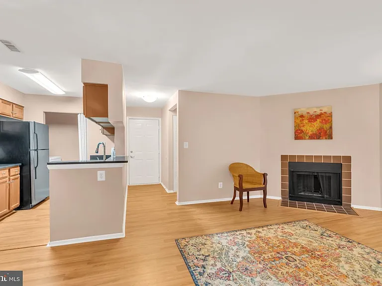 1783 Jonathan Way #H — Photo 9