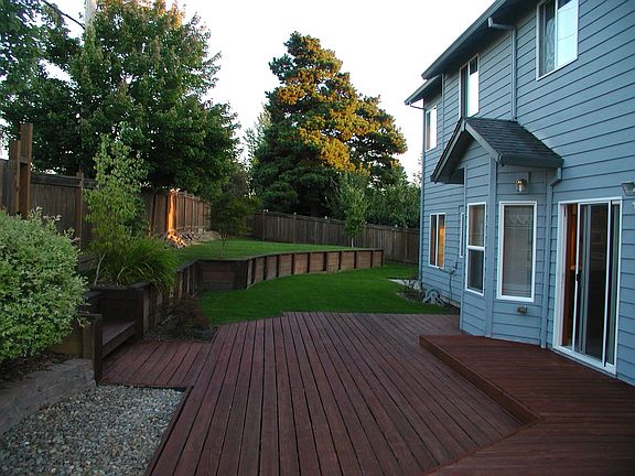 Huge back yard/deck