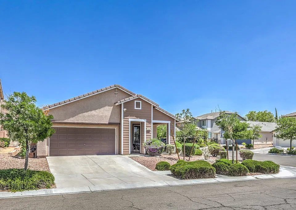 10762 Flame Vine Ct
