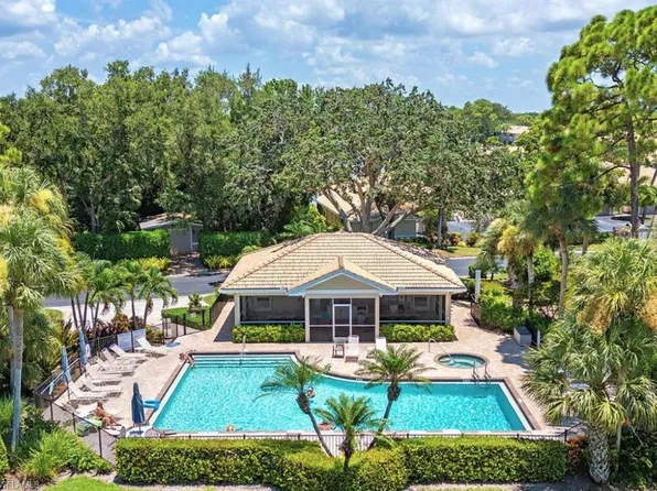 306 Emerald Bay Cir Unit J8, Naples, FL 34110