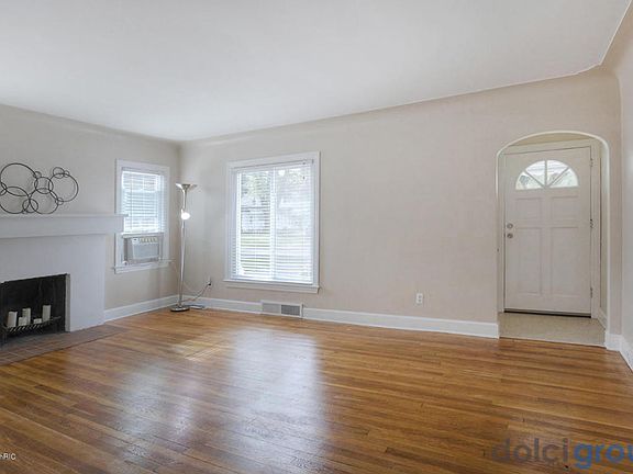 3rd image of 1845 Gratiot St NW