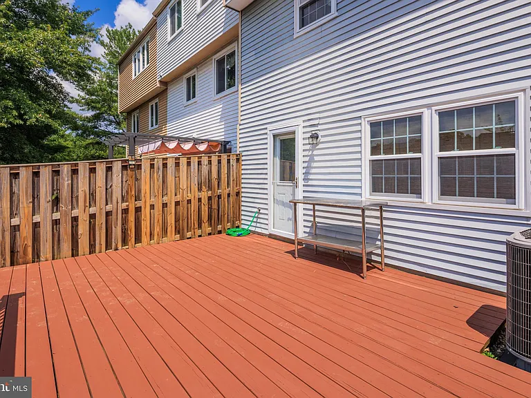21 Valley Park Ct — Photo 2