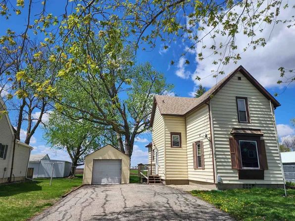 524 7th St, Whittemore, IA 50598