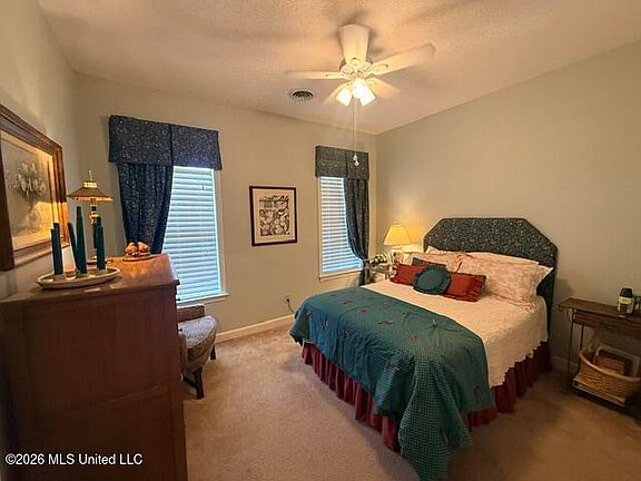 2nd image of 712 Savannah Dr