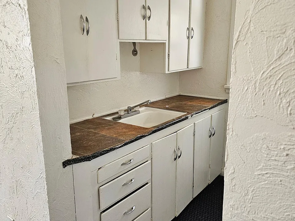 219 H St #2