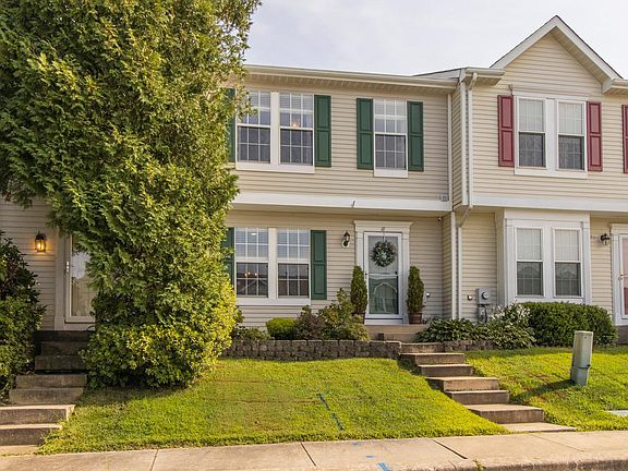 3rd image of 18 E Shetland Ct