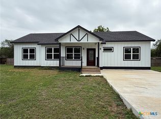 501 Walnut St, Yoakum, TX 77995