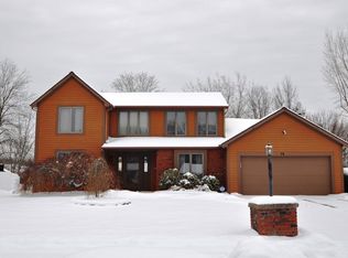 76 Brandon Cir, Rochester, NY 14612