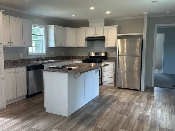 921 Peacock Ln, Mishawaka, IN 46545