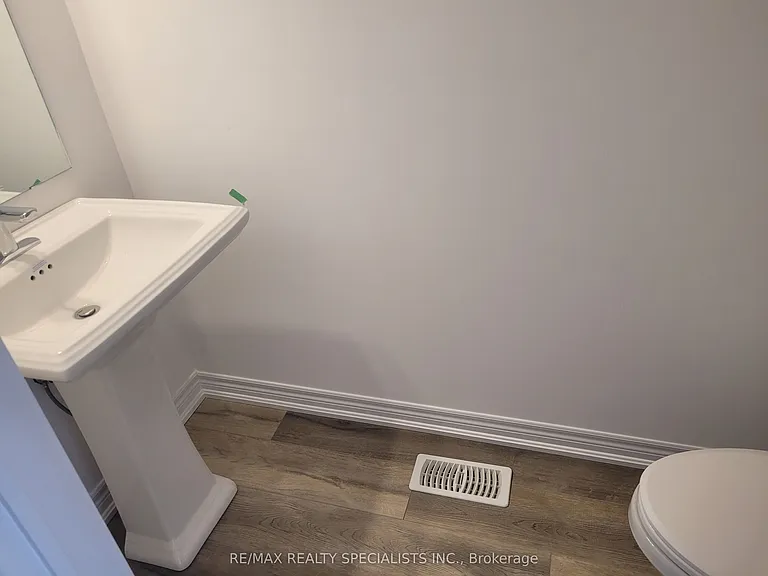 120 Court Dr #4 — Photo 8