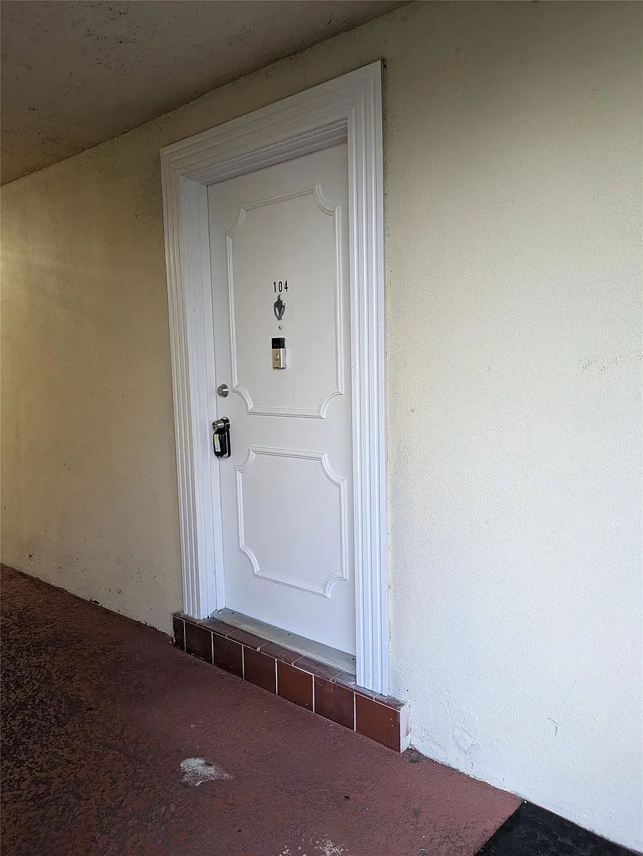 Building Photo - 4138 NW 88th Ave #104