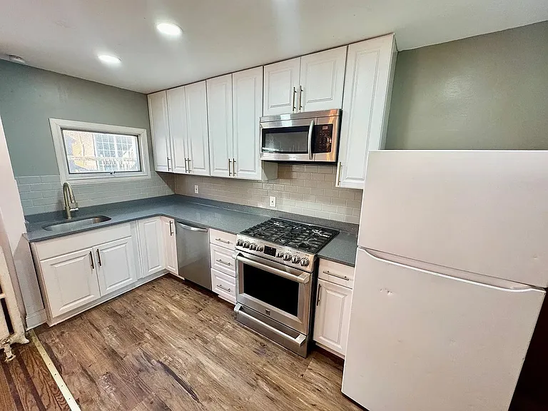 7111 Greenwood Ave — Photo 4