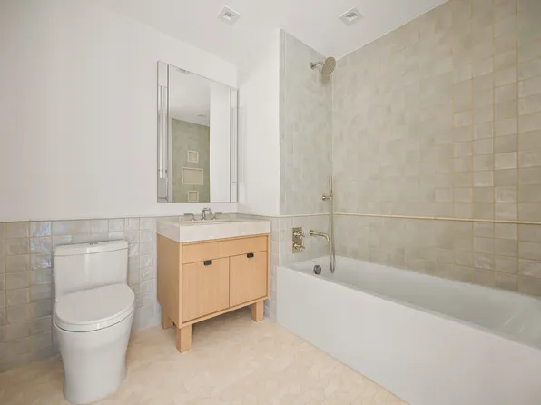 222 East Broadway image 3 of 8