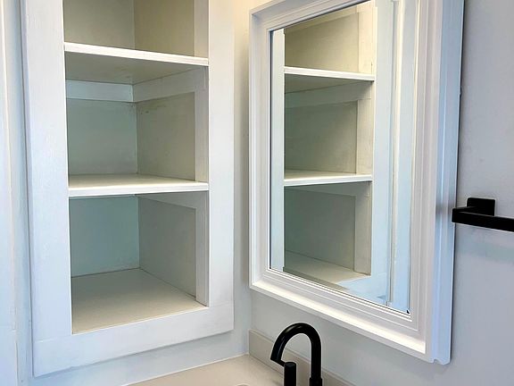3rd image of 605 E Ann St #2
