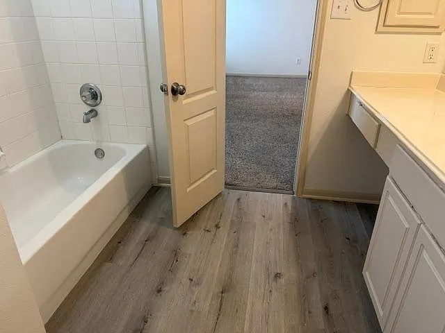 4 bed, 2.5 bath, 2727 sqft, $2,500 — Photo 3