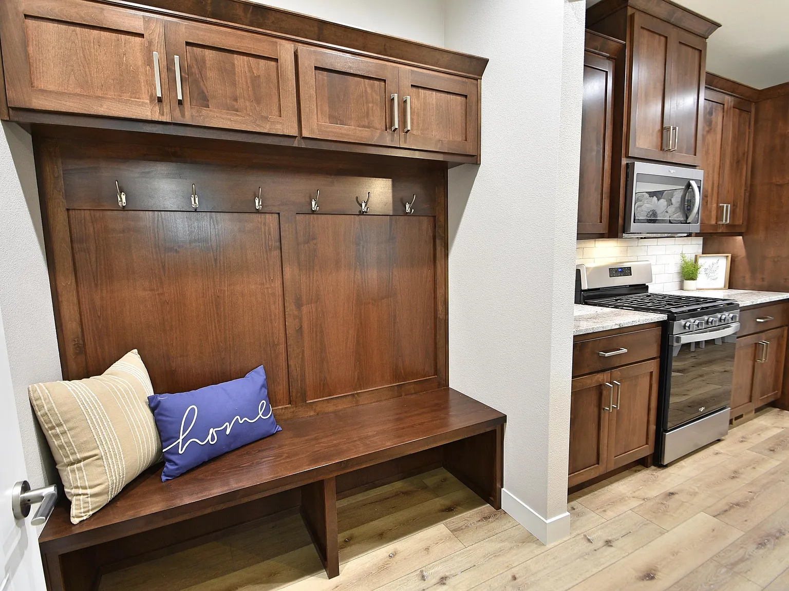 1 bed, 902 sqft, $1,650 — Photo 4