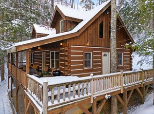 693 Suzanna Arch Dr, Campton, KY 41301