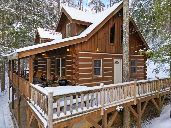 693 Suzanna Arch Dr, Campton, KY 41301