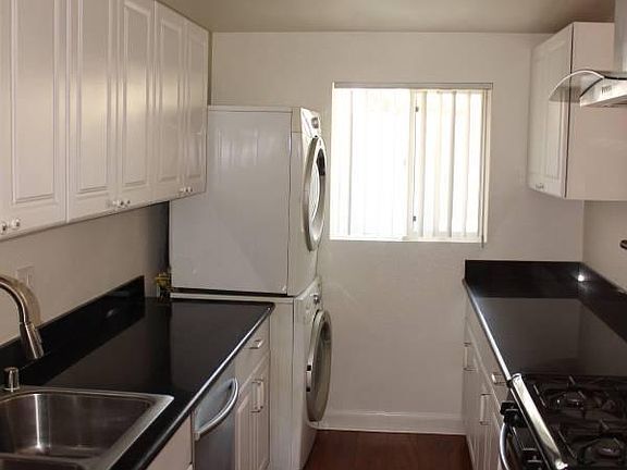 4th image of 1125 N Genesee Ave