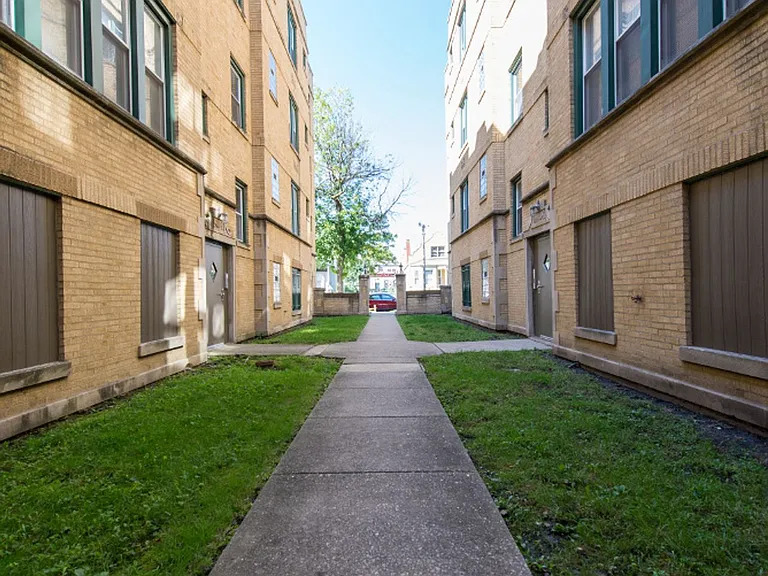 1931 S Homan — Photo 18