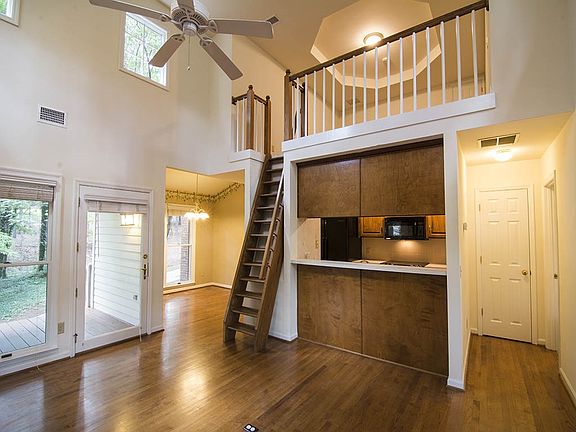 5th image of 1011 Club House Ln