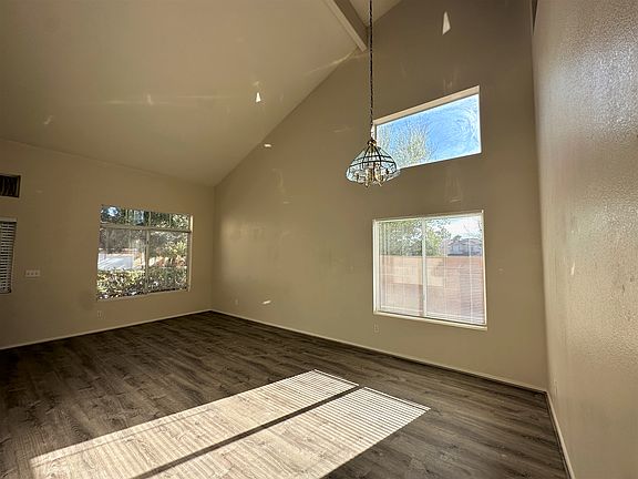 4th image of 1575 Comfort Hills St