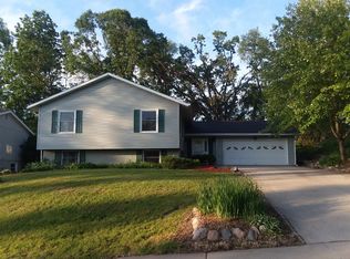 2313 Ridge Trl NE, Cedar Rapids, IA 52402